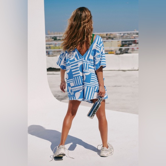 🔥SOLD!! NWT FREE PEOPLE HOT SHOT PRINTED ROMPER | SUNDAY MARKET BLUE - Picture 3 of 5